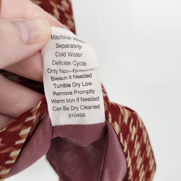 CAbi Womens Camisole Top Size M Maroon Oxblood Houndstooth Chiffon Flowy - Picture 8 of 8